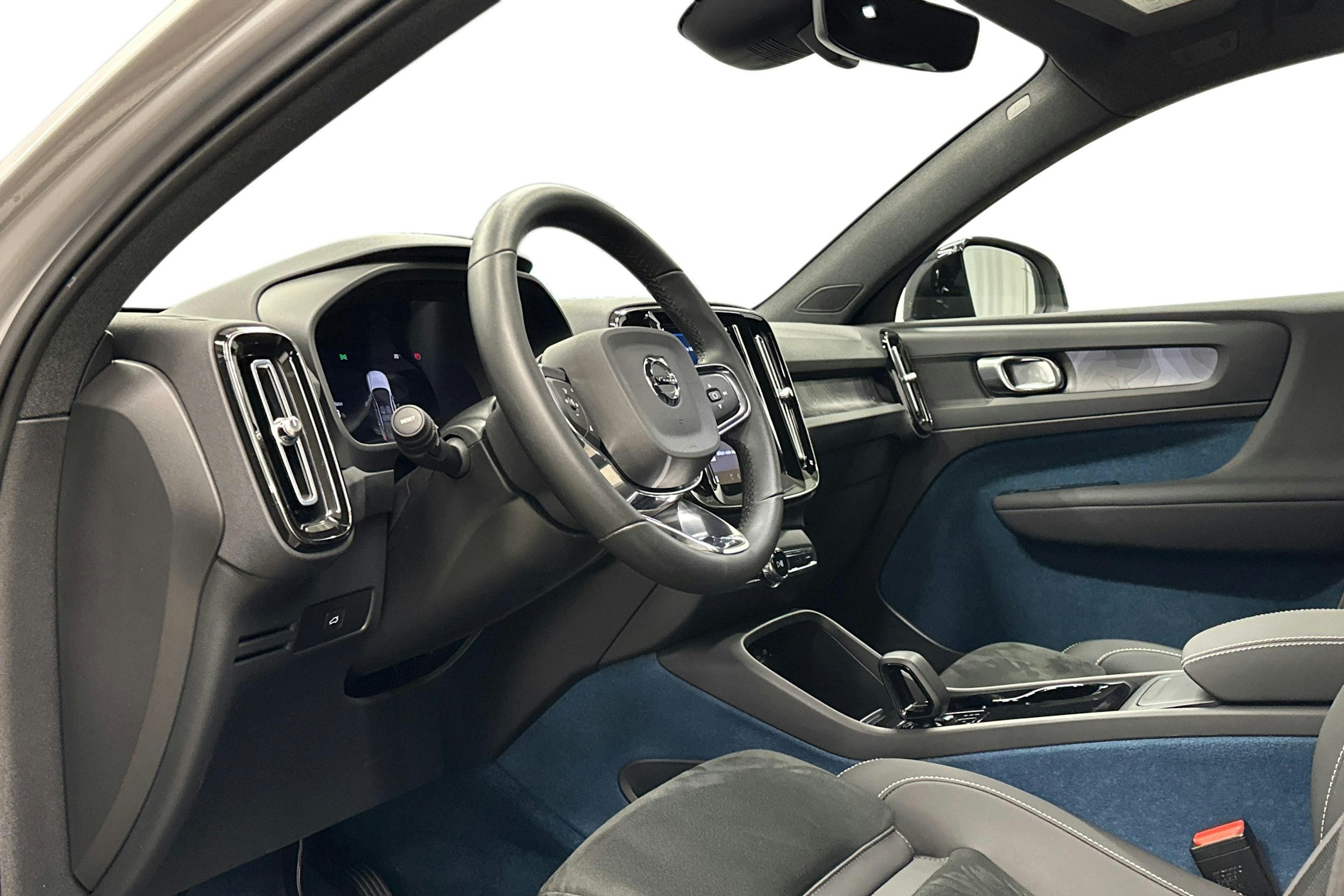 hopea Volvo C40 2023 kuva 7.