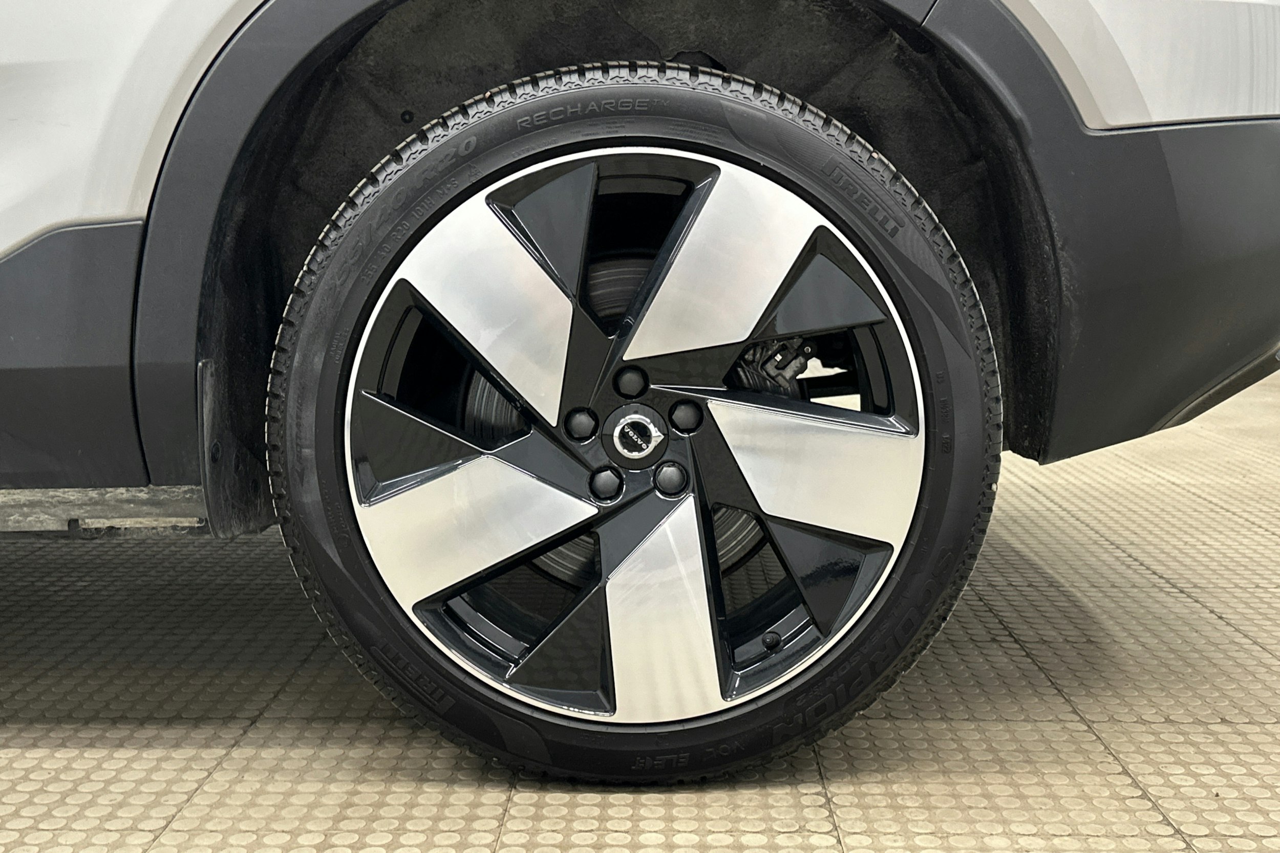 hopea Volvo C40 2023 kuva 13.