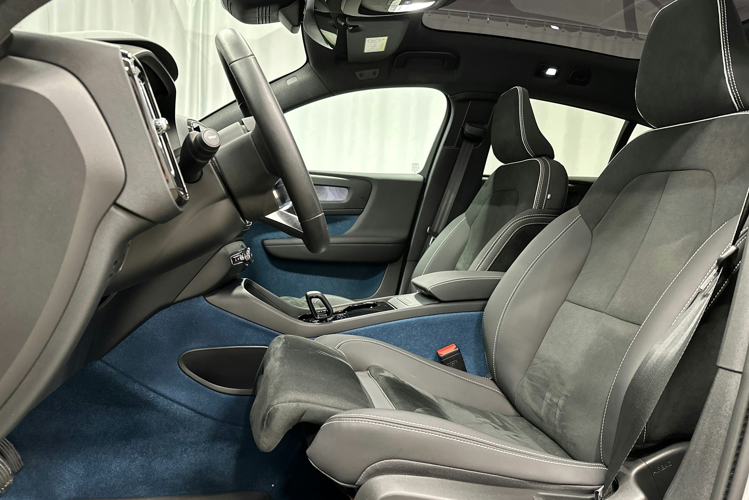 hopea Volvo C40 2023 kuva 24.