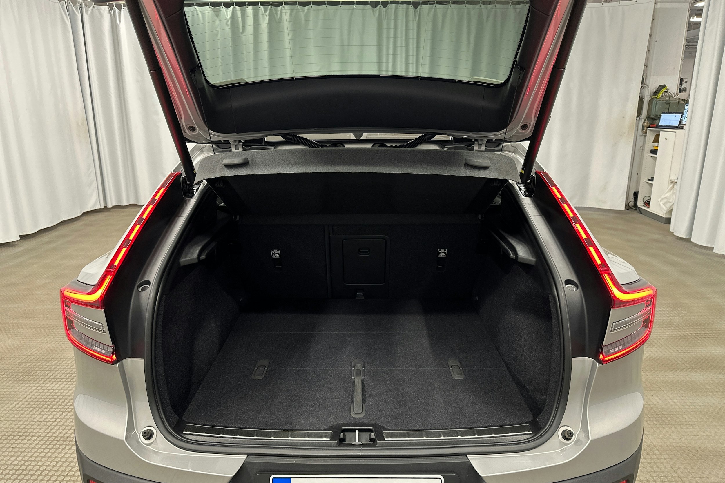 hopea Volvo C40 2023 kuva 28.
