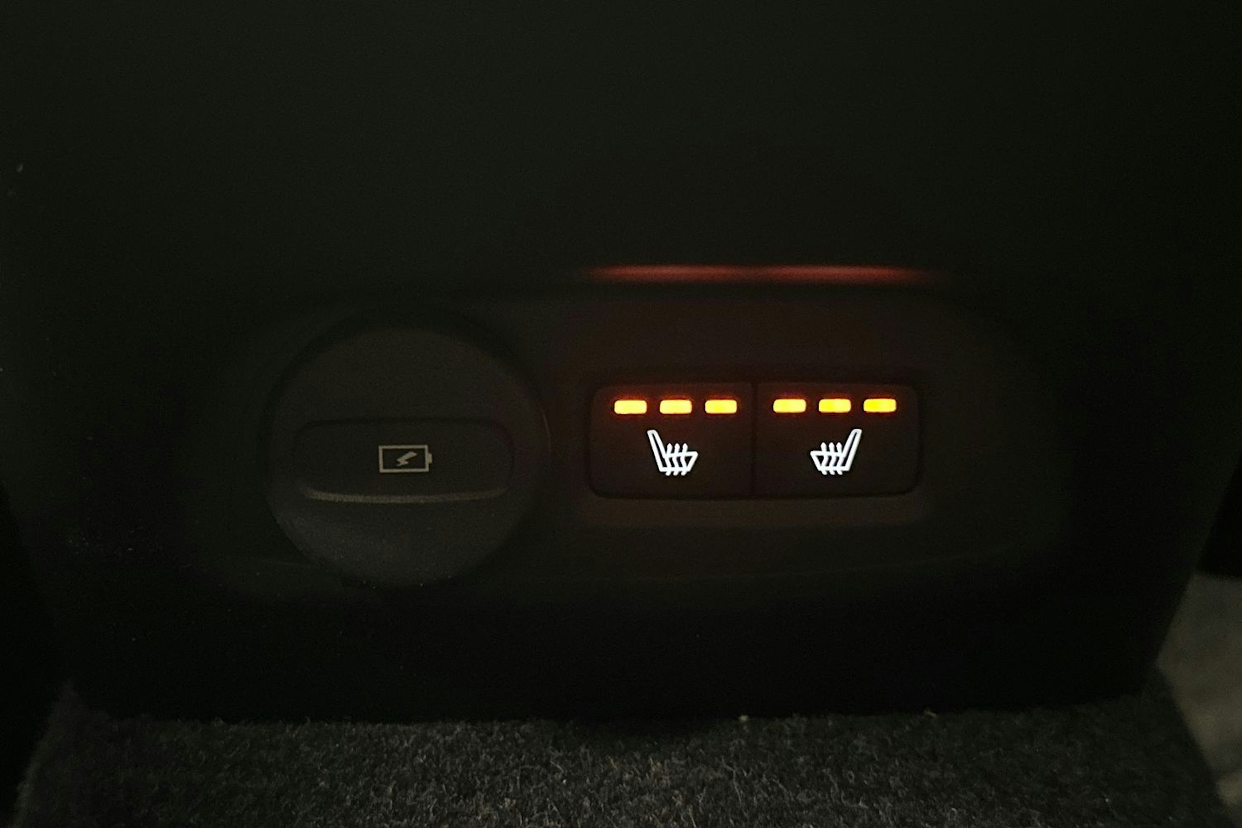 sininen Volvo C40 2023 kuva 17.