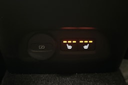 sininen Volvo C40 2023 kuva 17.