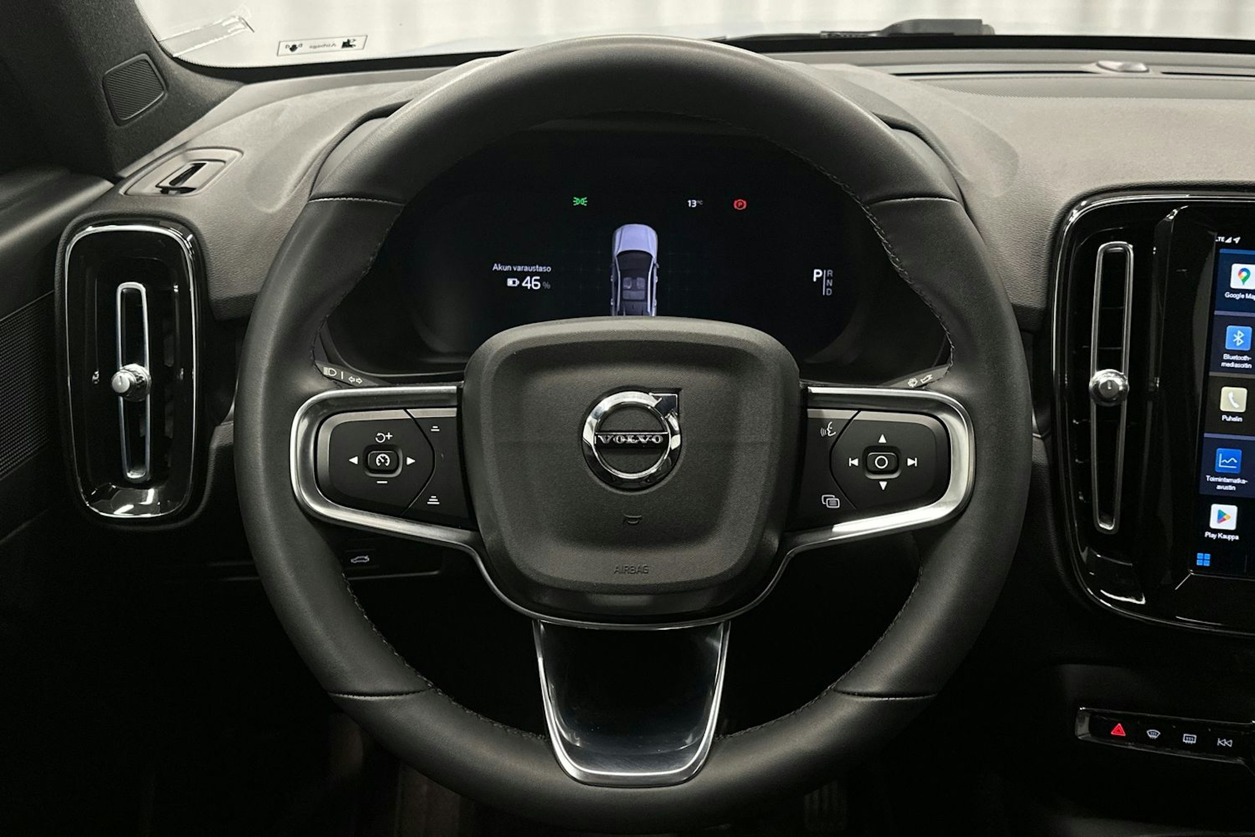 sininen Volvo C40 2023 kuva 18.