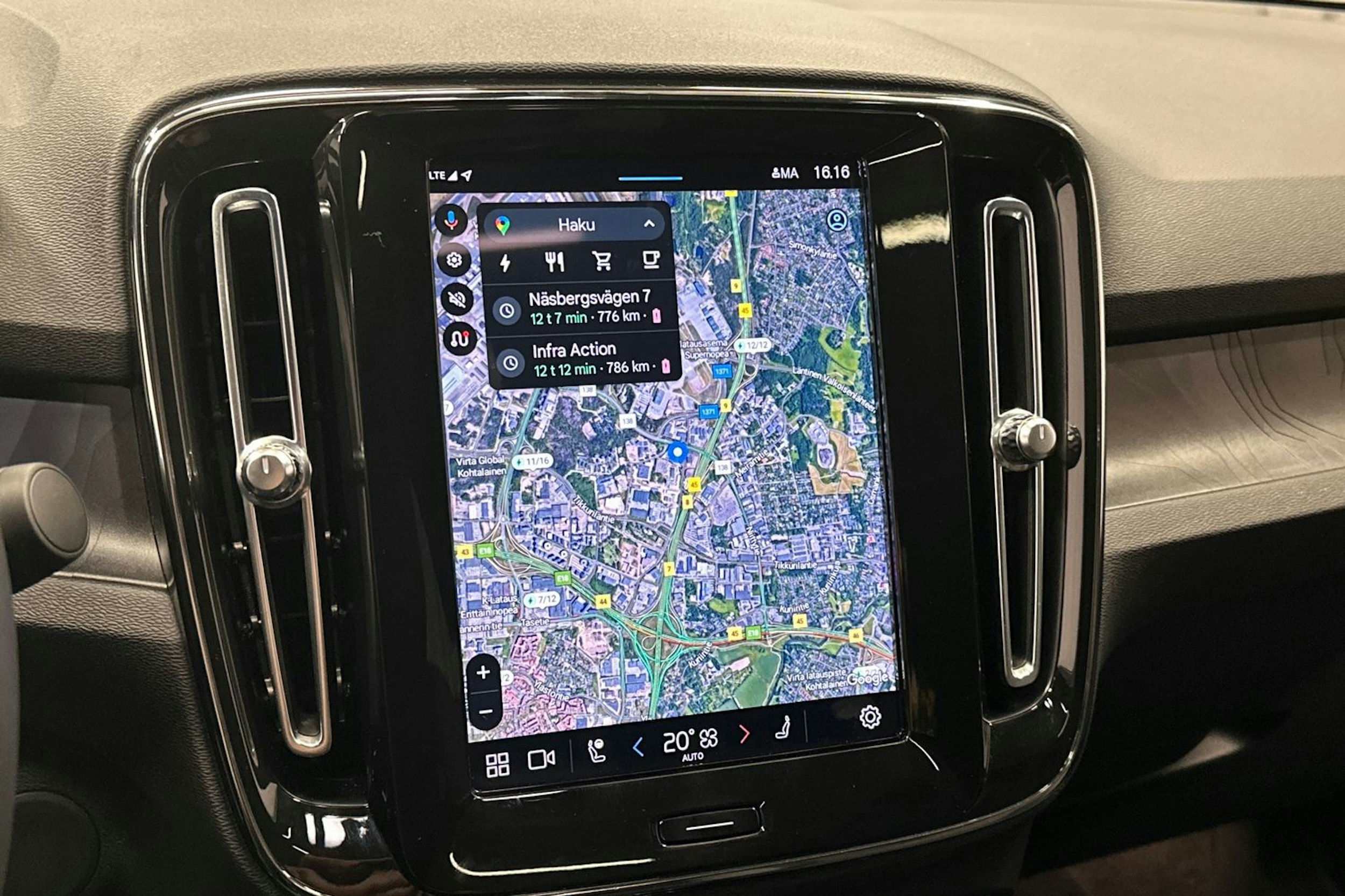 sininen Volvo C40 2023 kuva 31.