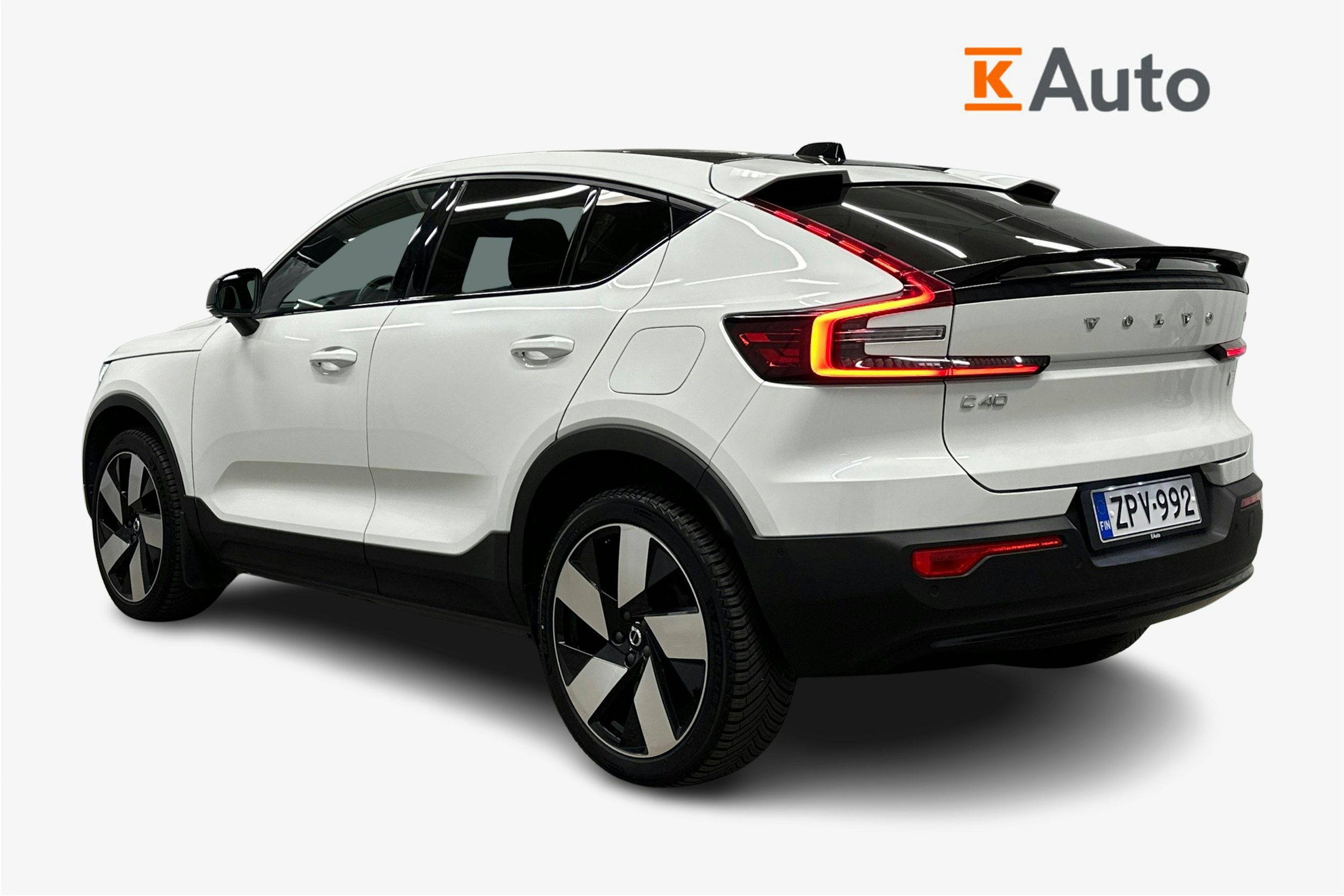valkoinen Volvo C40 2023 kuva 2.