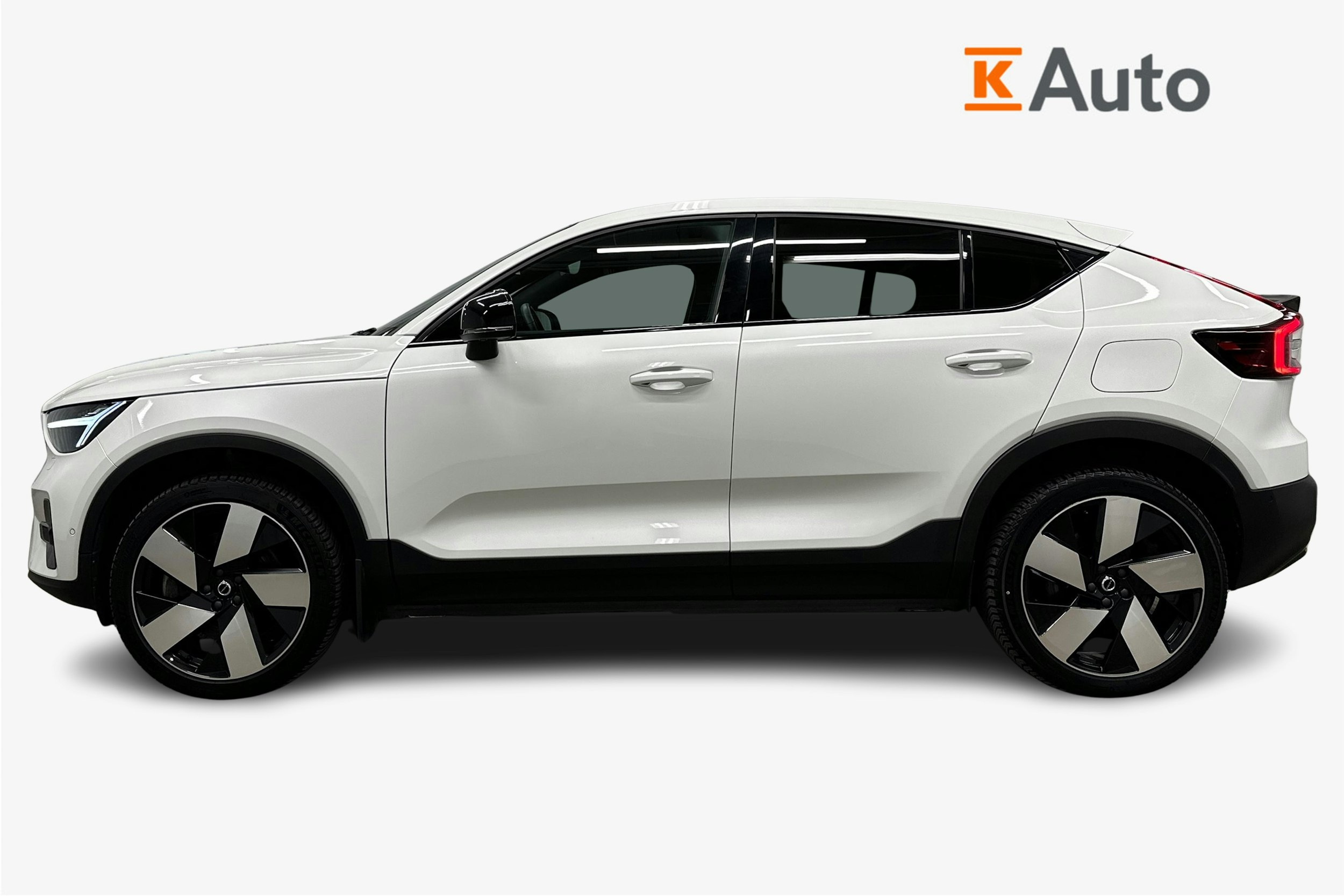 valkoinen Volvo C40 2023 kuva 6.