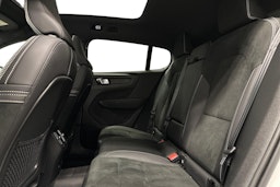 valkoinen Volvo C40 2023 kuva 10.