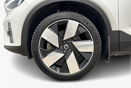 valkoinen Volvo C40 2023 kuva 11.