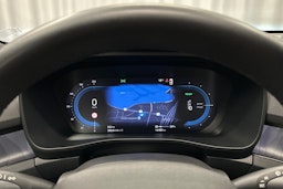 valkoinen Volvo C40 2023 kuva 16.