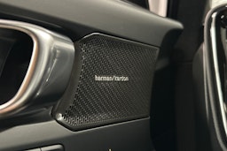 valkoinen Volvo C40 2023 kuva 22.