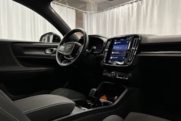 valkoinen Volvo C40 2023 kuva 29.