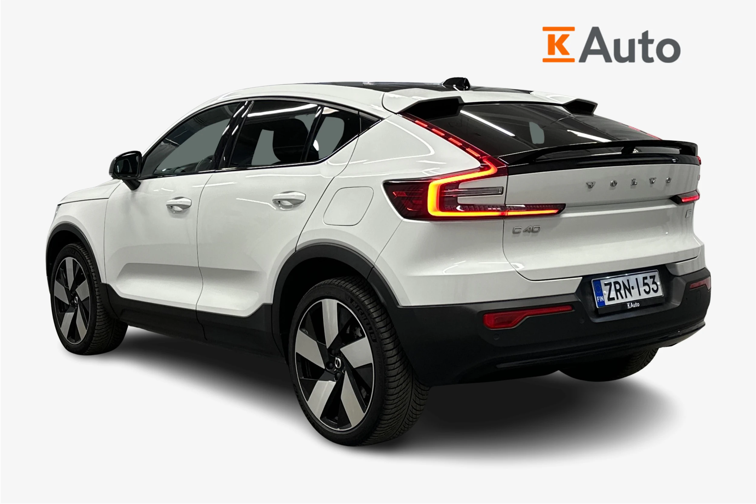 valkoinen Volvo C40 2023 kuva 3.