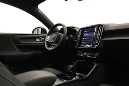 valkoinen Volvo C40 2023 kuva 9.