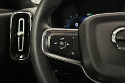 valkoinen Volvo C40 2023 kuva 15.