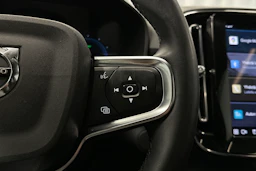 valkoinen Volvo C40 2023 kuva 16.