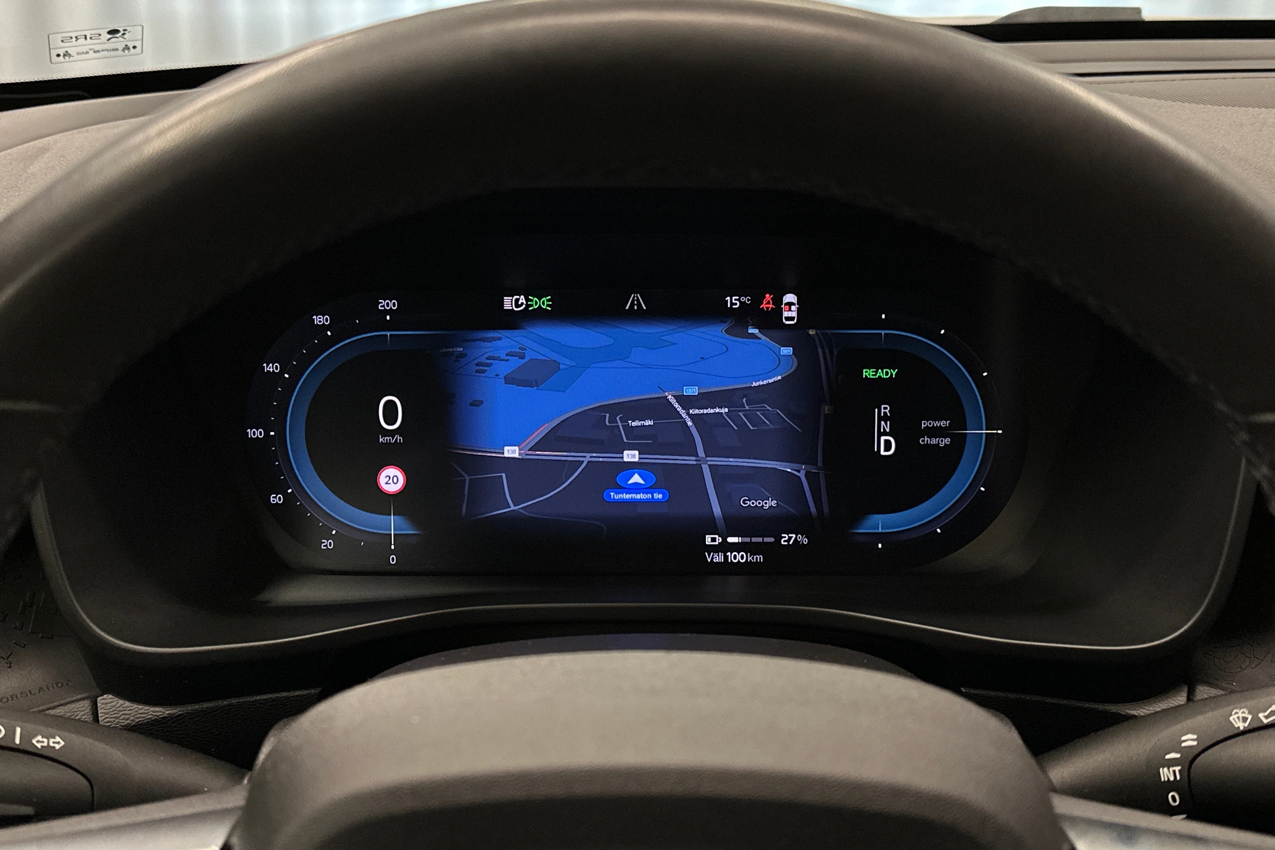 valkoinen Volvo C40 2023 kuva 17.