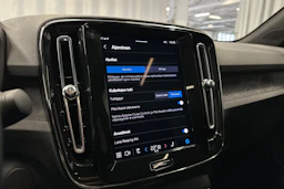 valkoinen Volvo C40 2023 kuva 21.