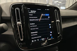 valkoinen Volvo C40 2023 kuva 22.