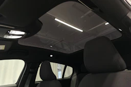 valkoinen Volvo C40 2023 kuva 24.