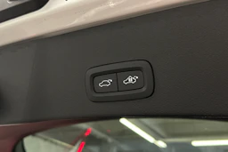 valkoinen Volvo C40 2023 kuva 26.