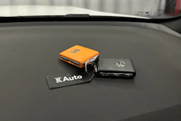 valkoinen Volvo C40 2023 kuva 28.