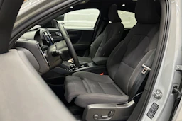 harmaa Volvo C40 2024 kuva 13.