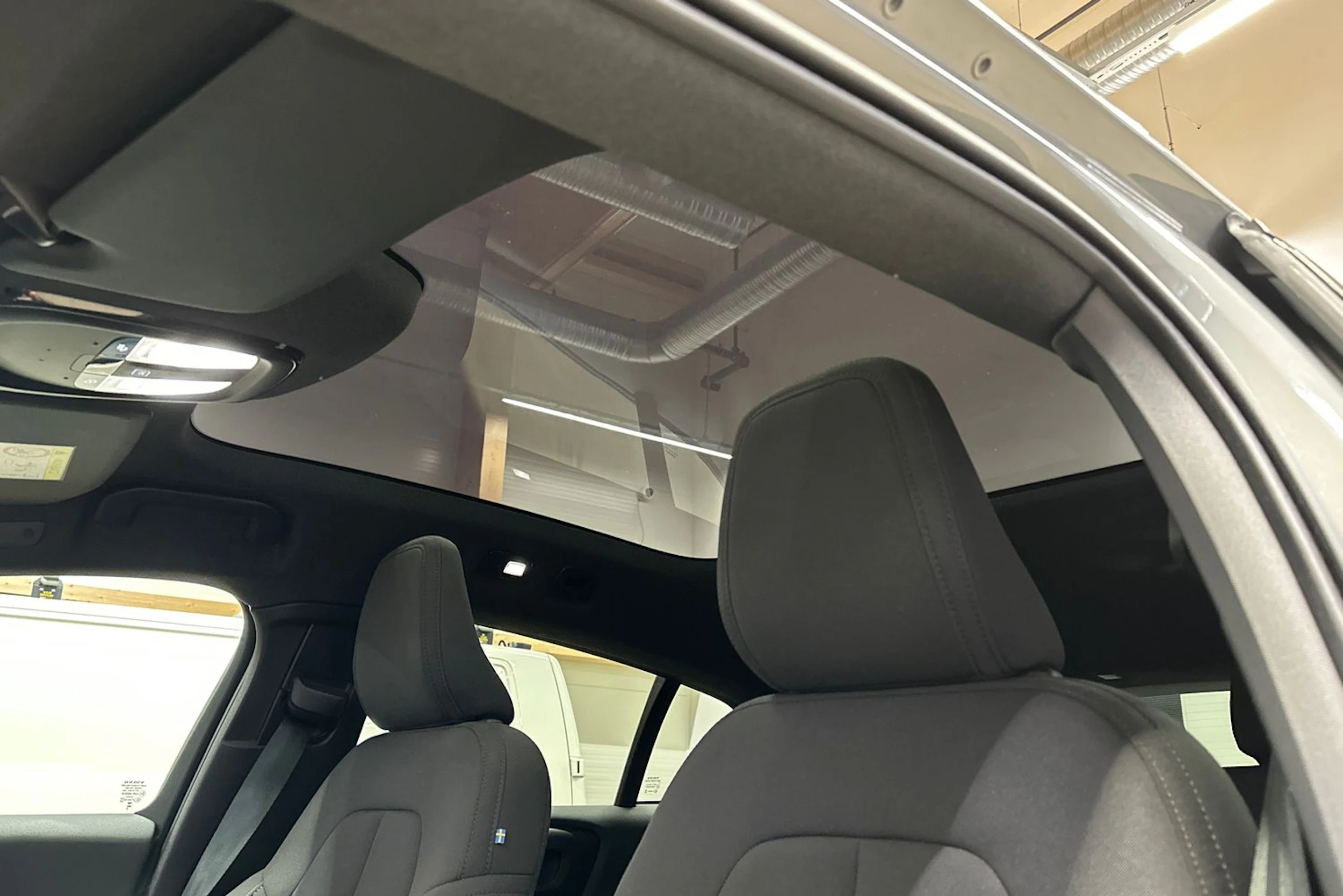 harmaa Volvo C40 2024 kuva 15.