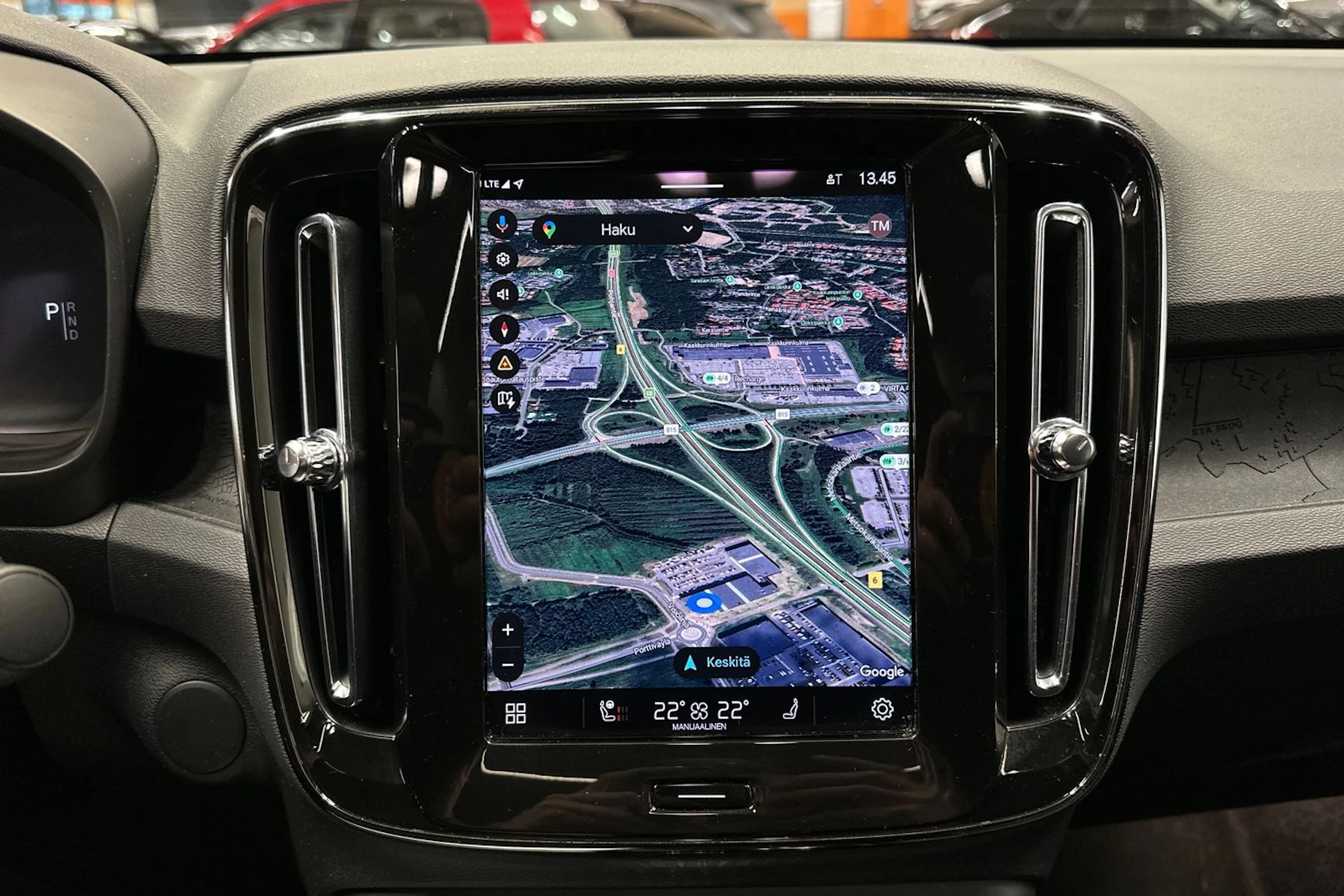 harmaa Volvo C40 2024 kuva 16.