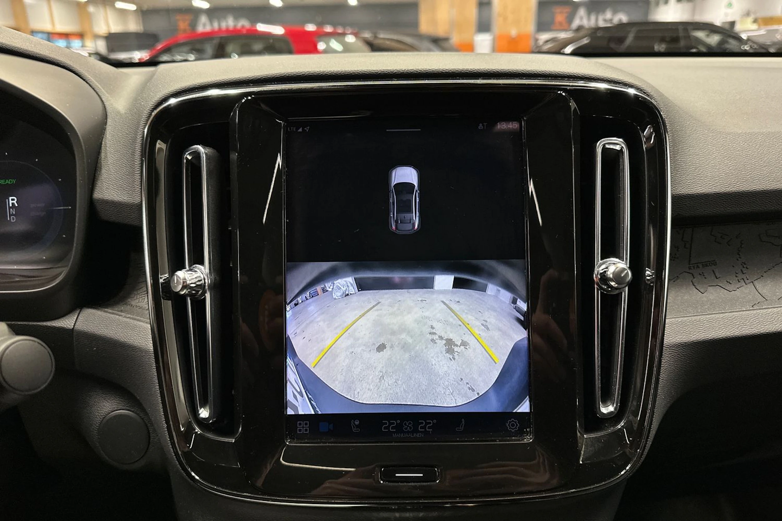 harmaa Volvo C40 2024 kuva 17.