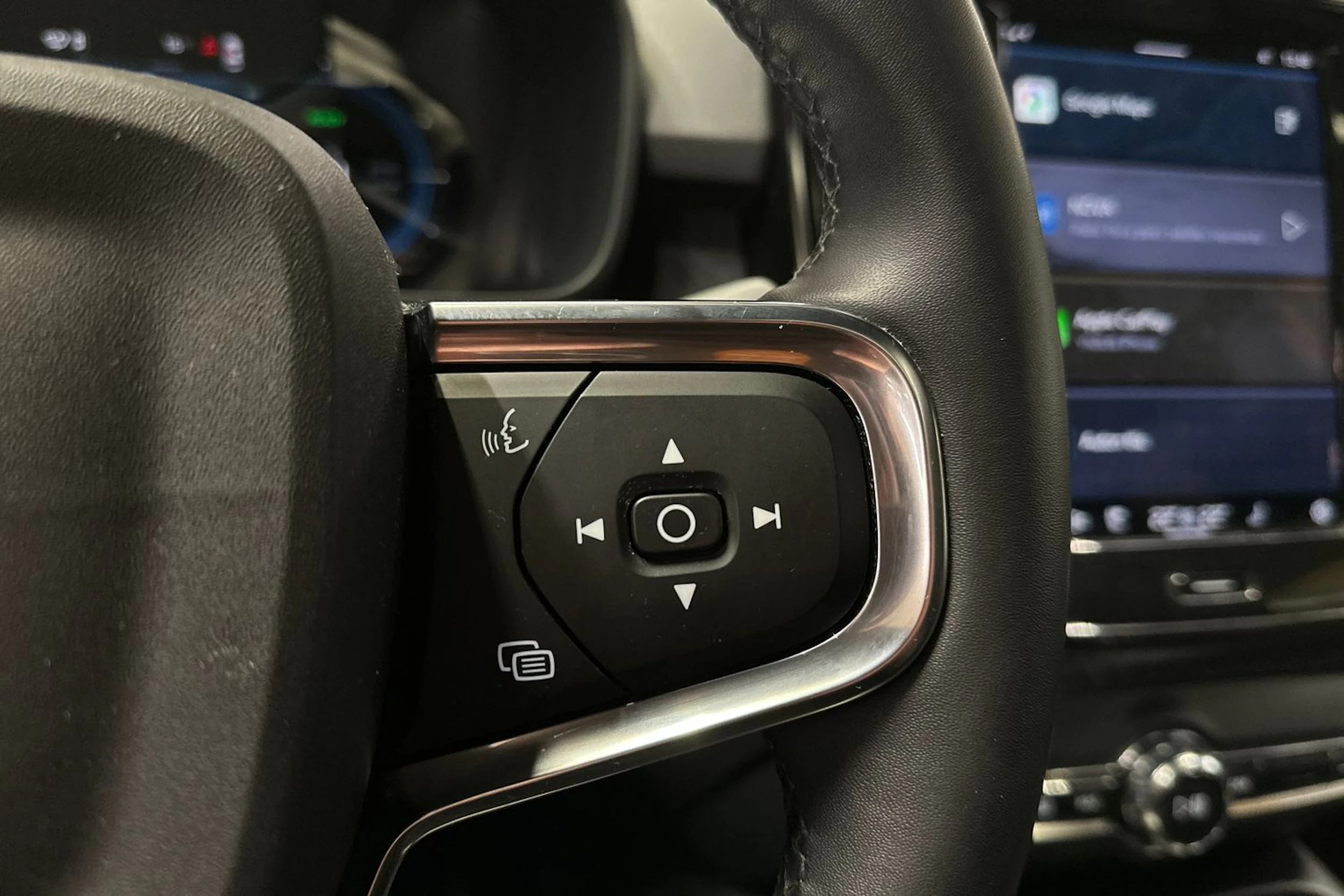 harmaa Volvo C40 2024 kuva 22.