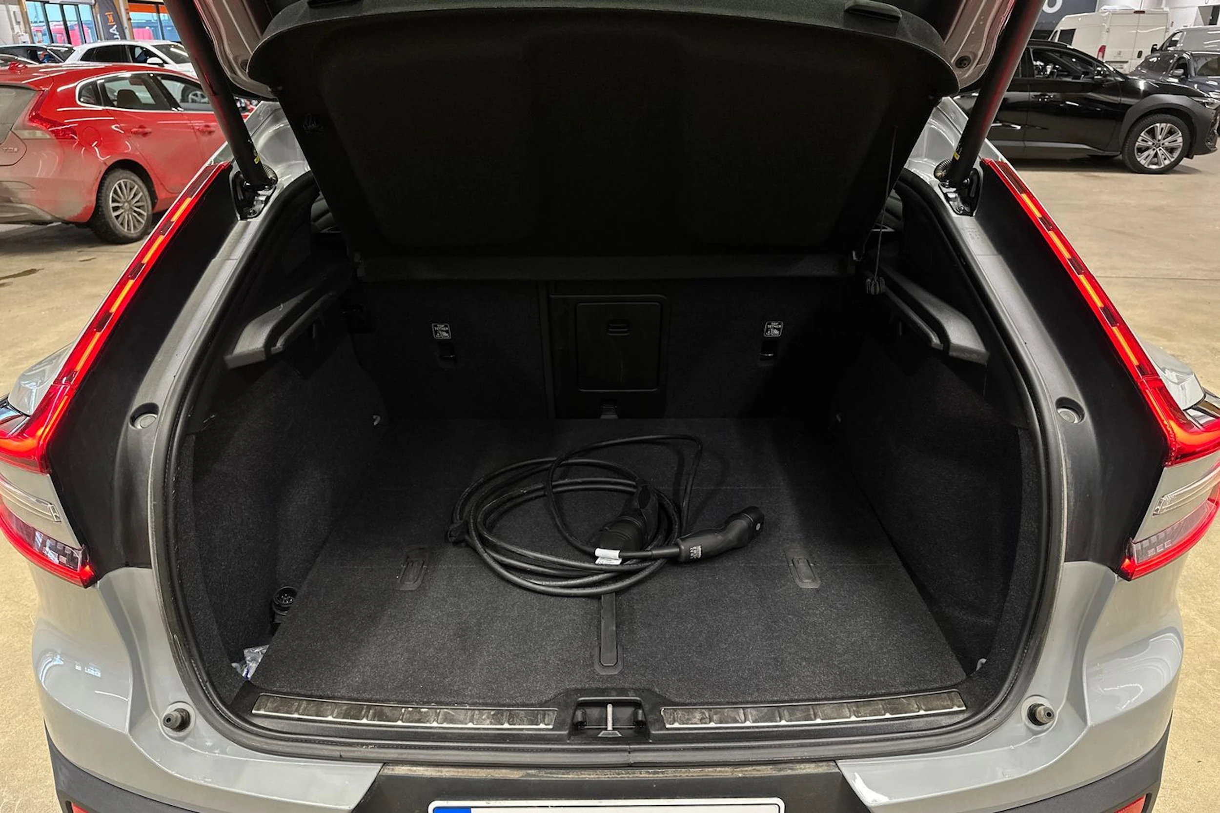 harmaa Volvo C40 2024 kuva 25.