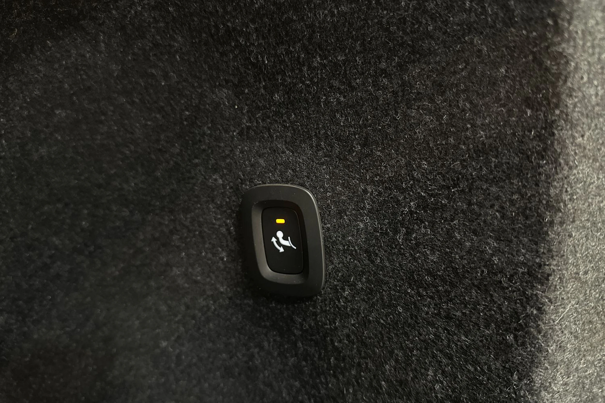 harmaa Volvo C40 2024 kuva 26.