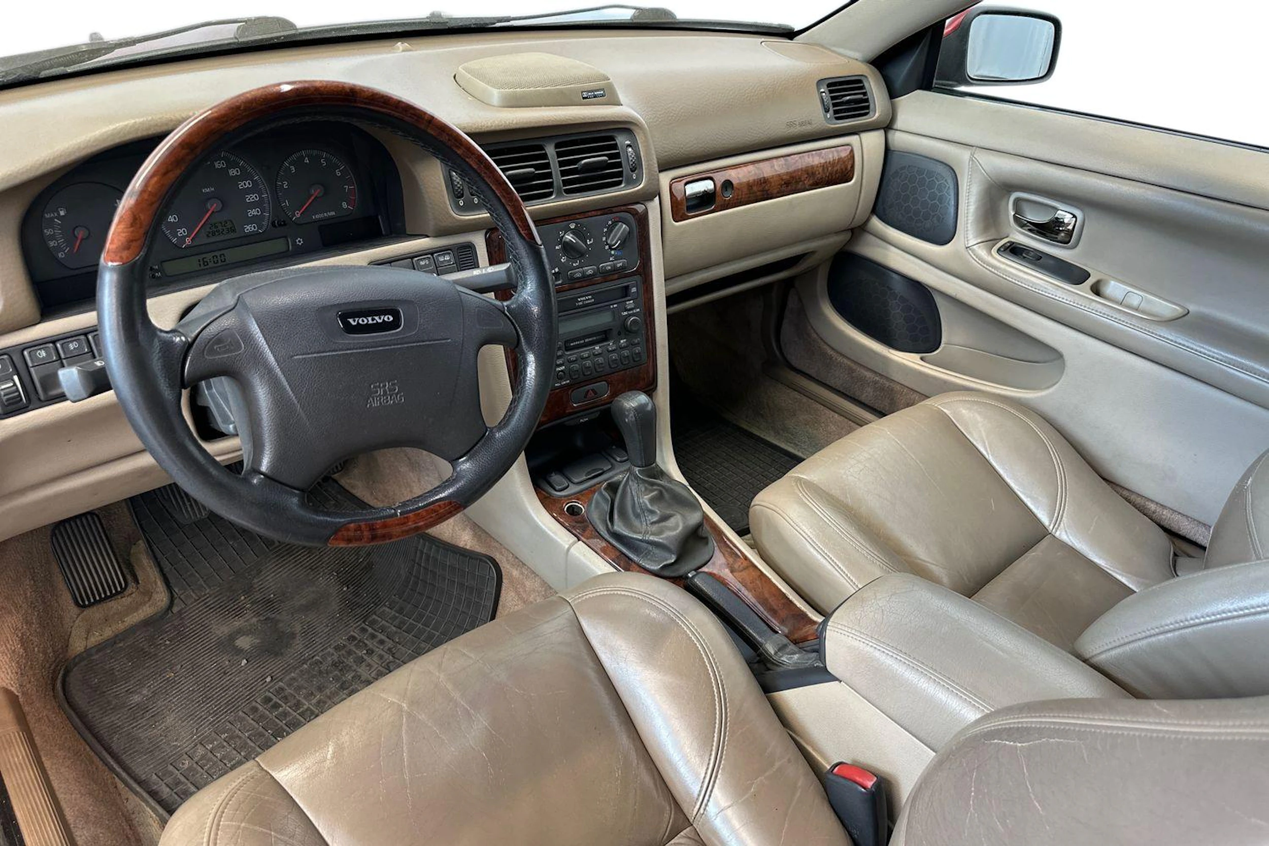 Punainen Volvo C70 1998 kuva 9.