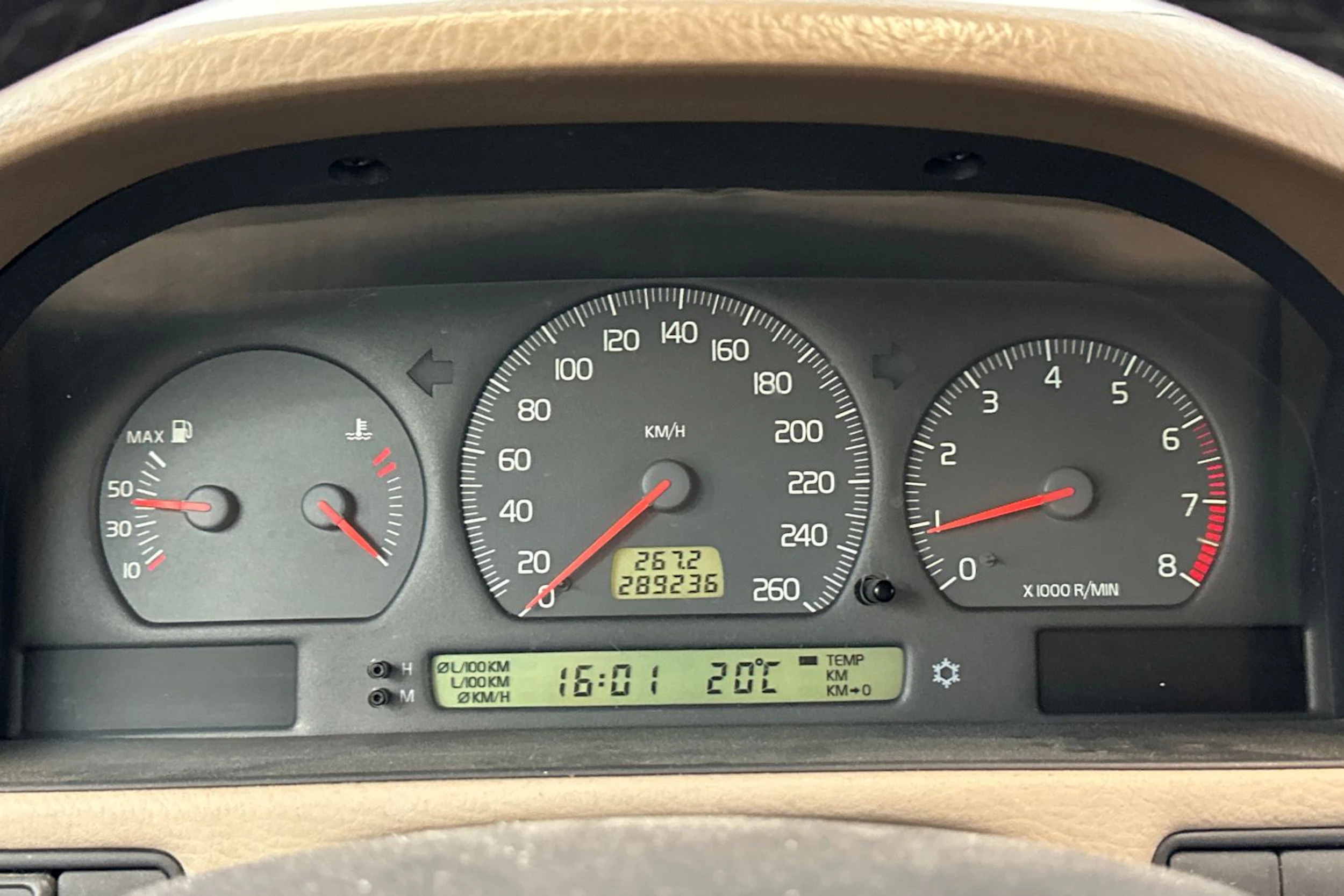 Punainen Volvo C70 1998 kuva 15.