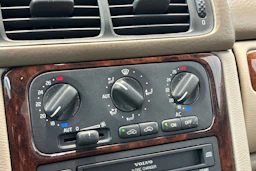 Punainen Volvo C70 1998 kuva 16.