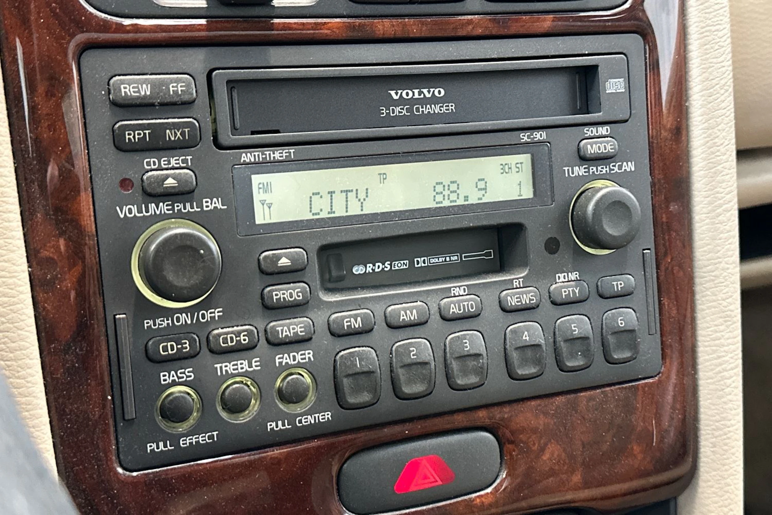 Punainen Volvo C70 1998 kuva 17.