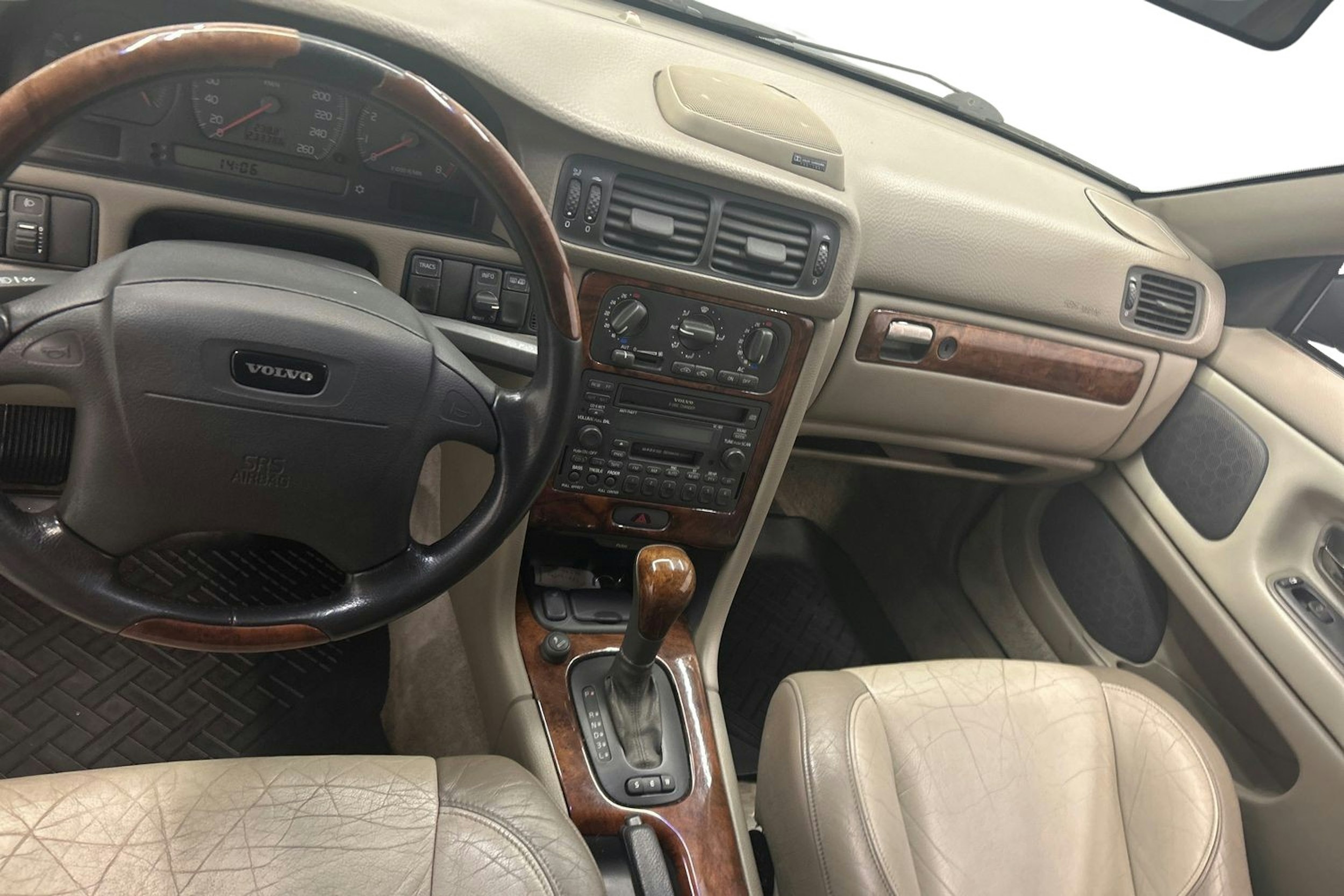 musta Volvo C70 1998 kuva 7.