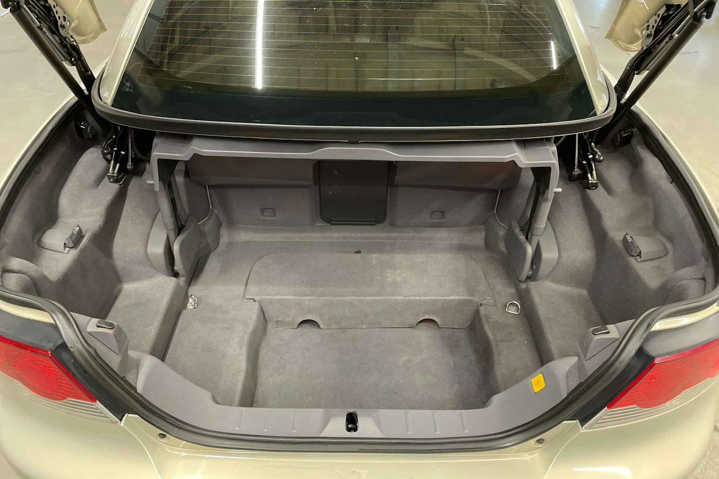 ruskea (beige) Volvo C70 2007 kuva 15.
