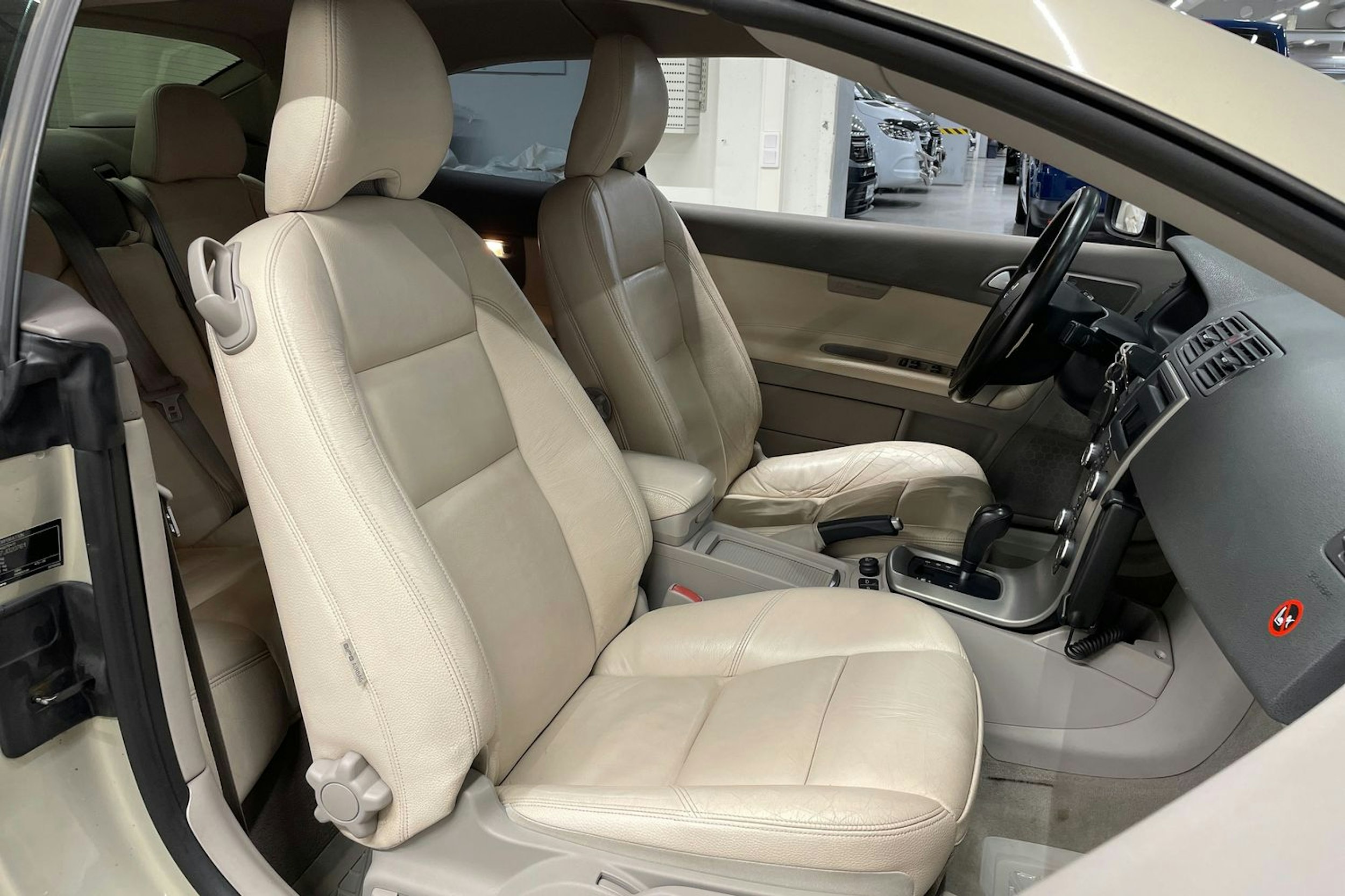 ruskea (beige) Volvo C70 2007 kuva 23.