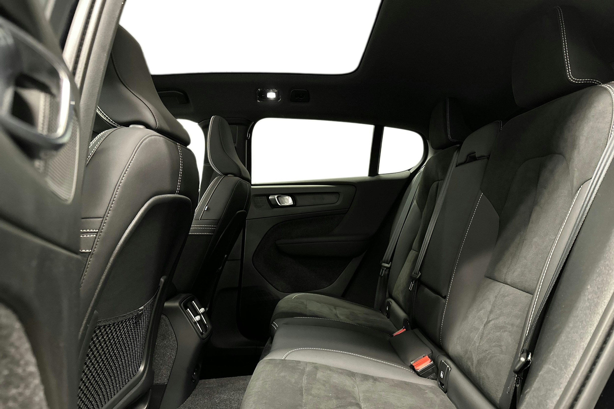 musta Volvo EC40 2024 kuva 10.