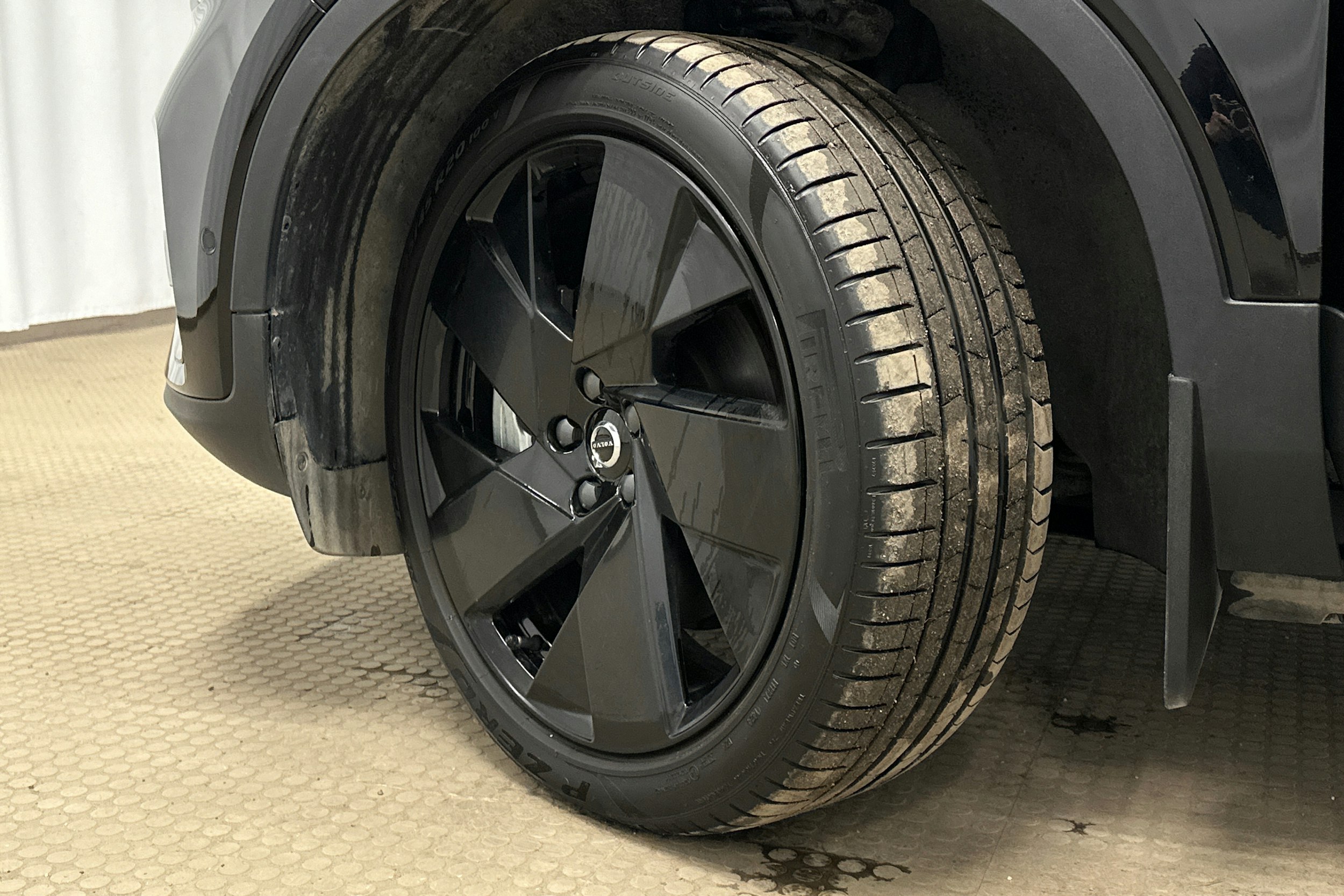 musta Volvo EC40 2024 kuva 13.