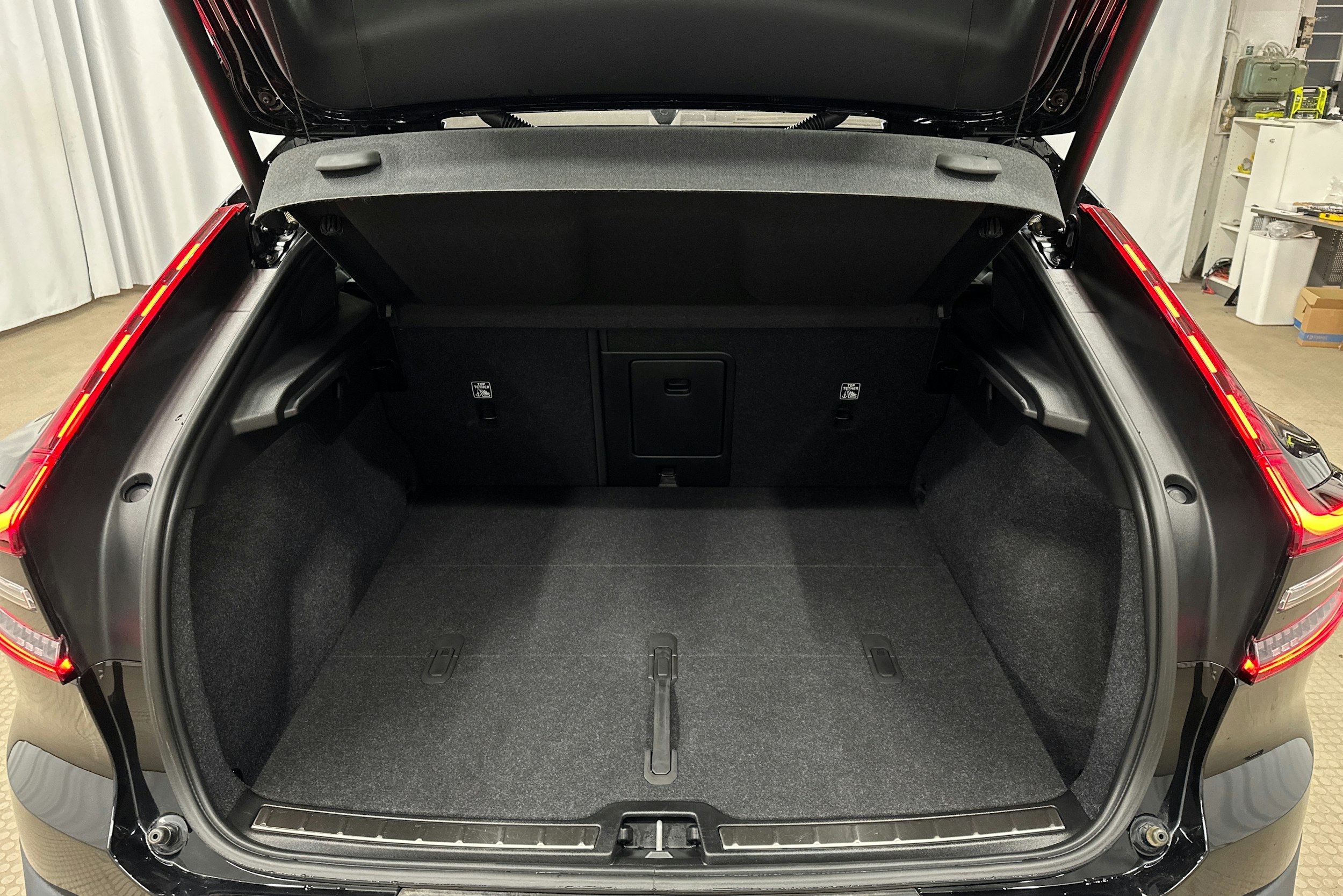 musta Volvo EC40 2024 kuva 14.