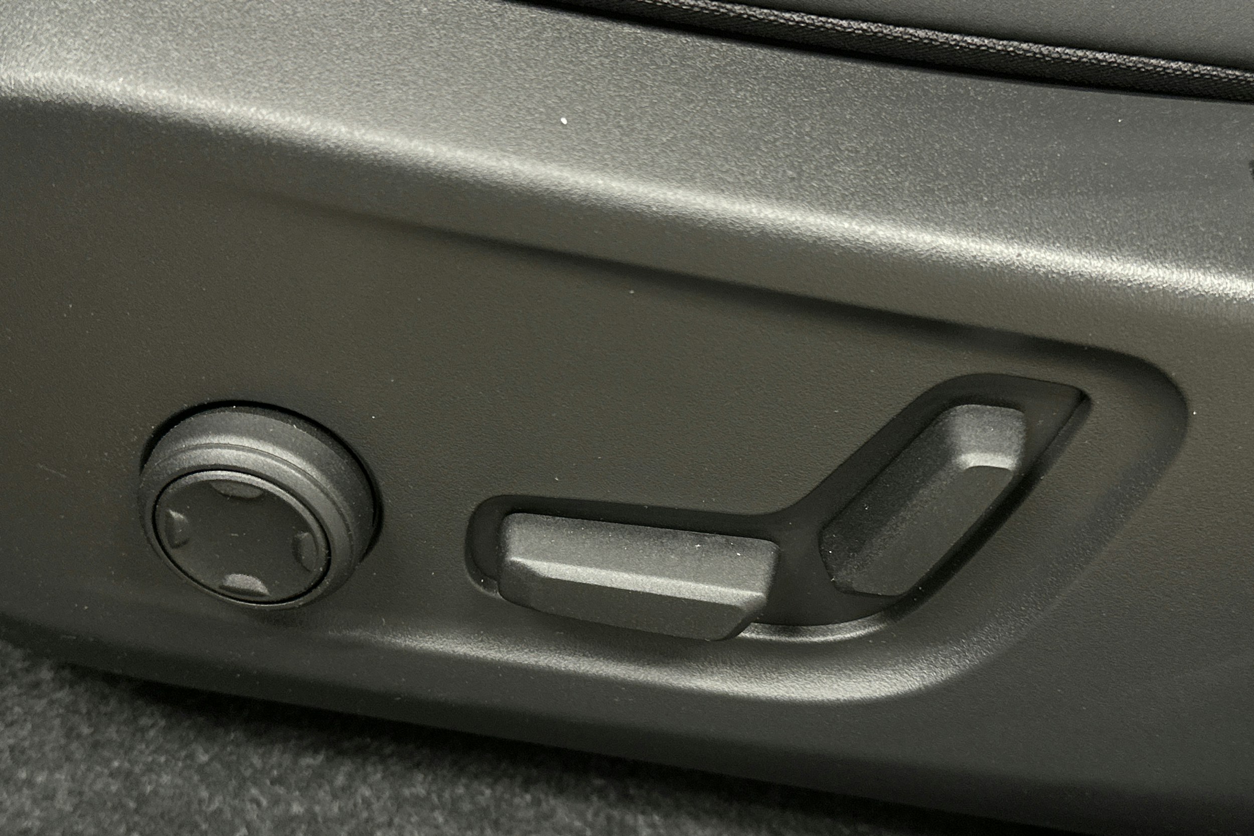 musta Volvo EC40 2024 kuva 18.