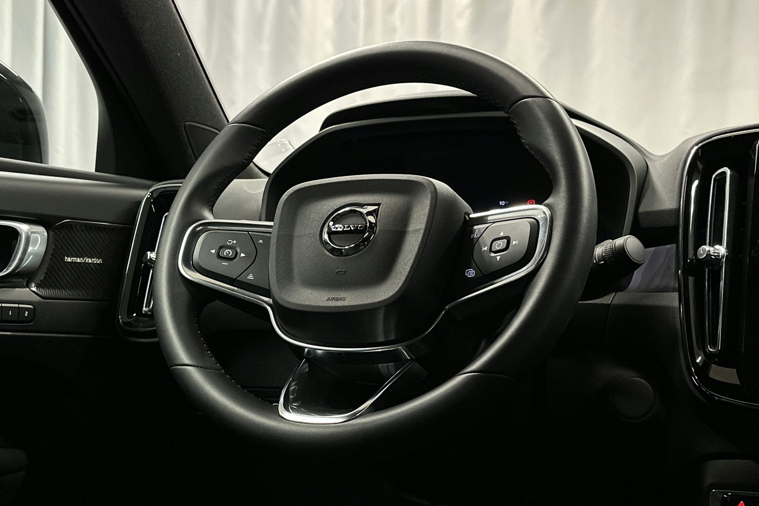 musta Volvo EC40 2024 kuva 20.