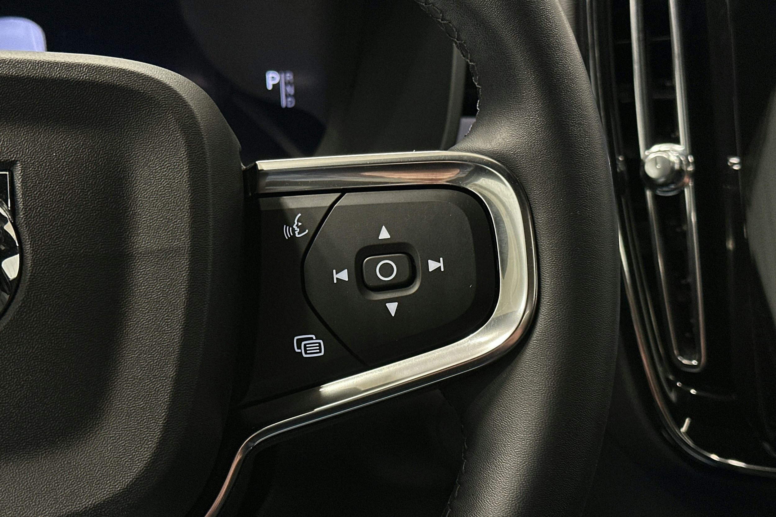 musta Volvo EC40 2024 kuva 22.