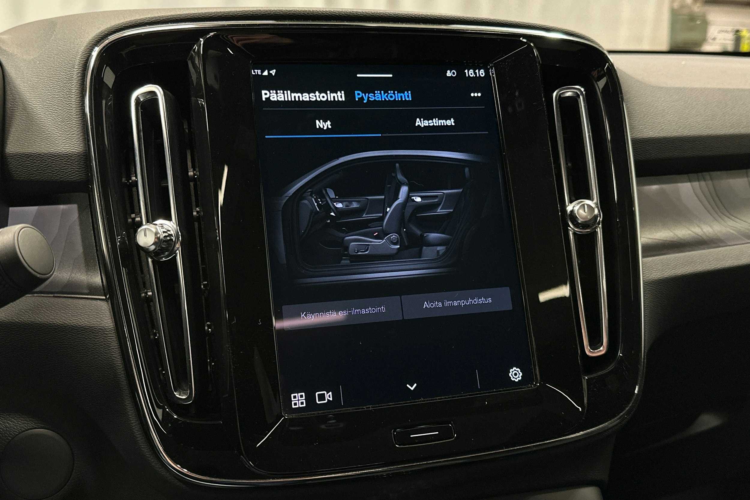 musta Volvo EC40 2024 kuva 26.