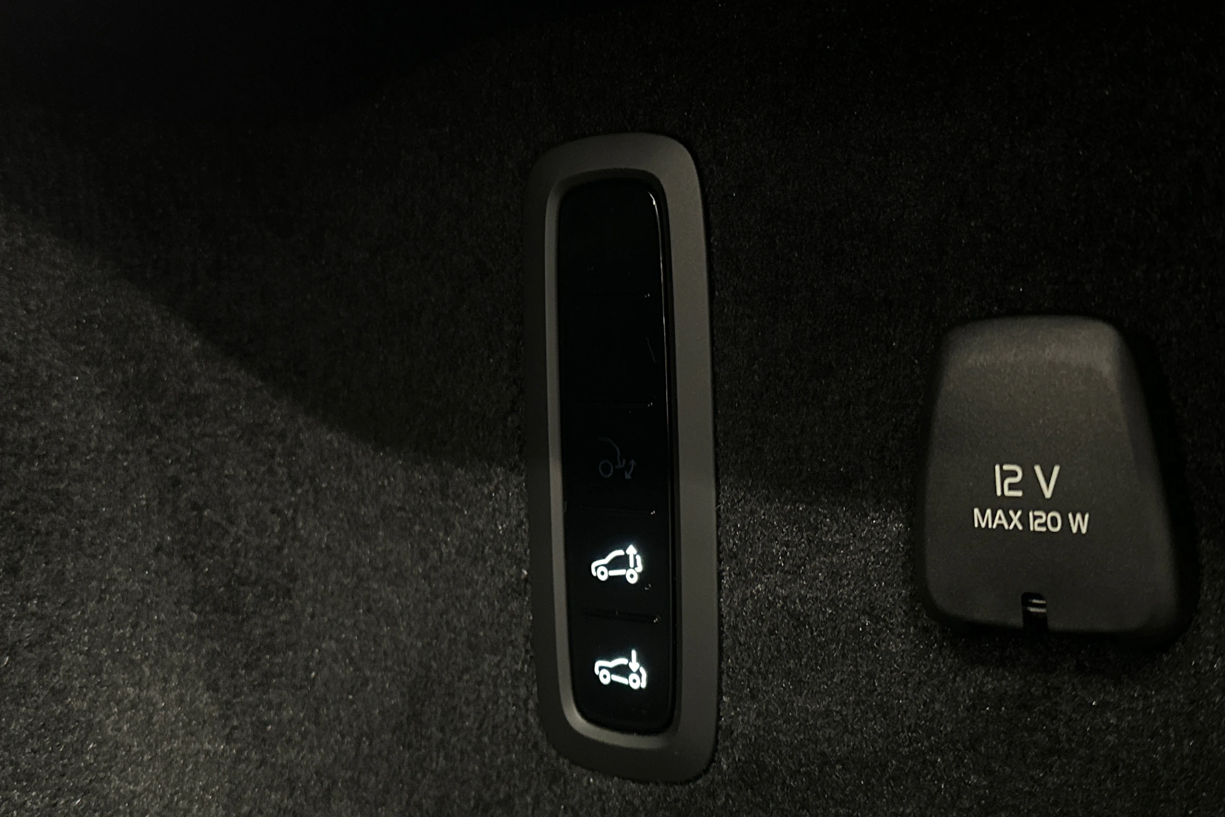 musta Volvo ES90 2026 kuva 13.