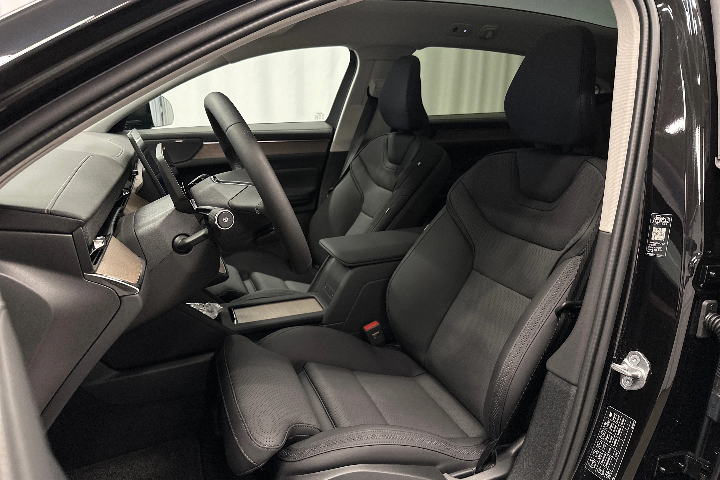 musta Volvo ES90 2026 kuva 16.