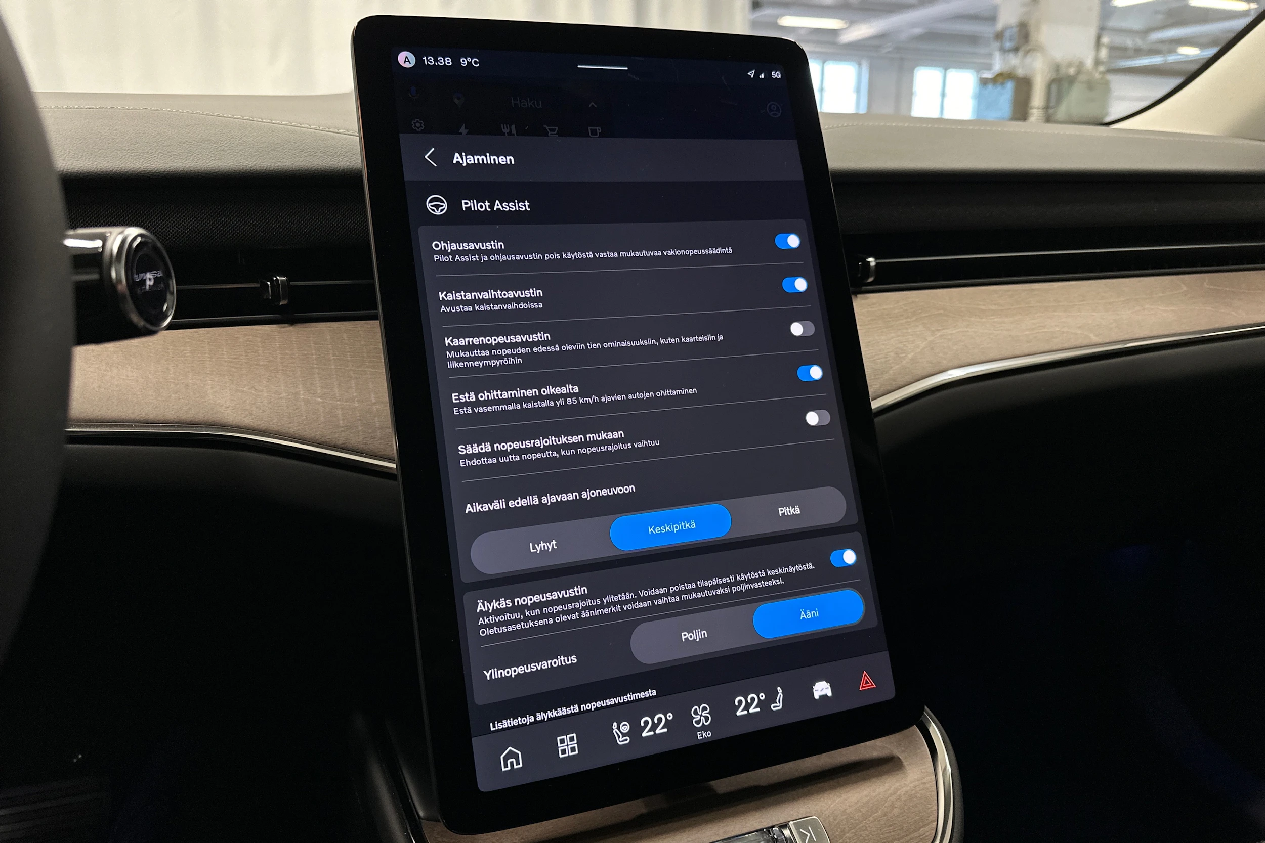 musta Volvo ES90 2026 kuva 27.