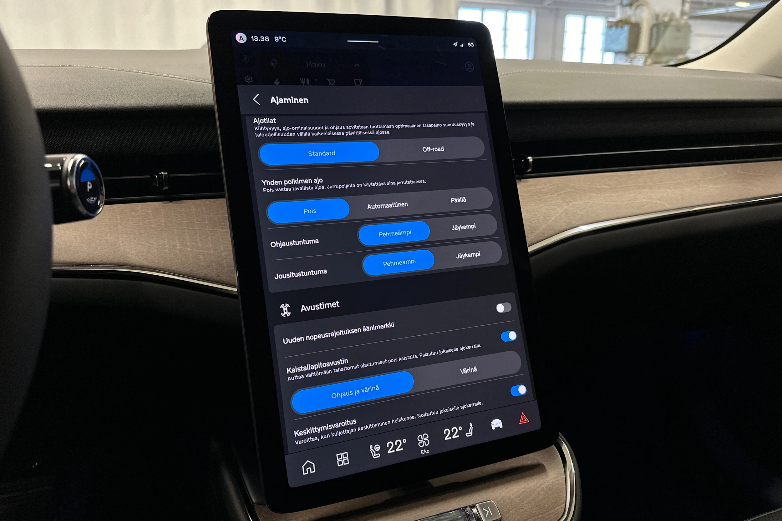 musta Volvo ES90 2026 kuva 28.